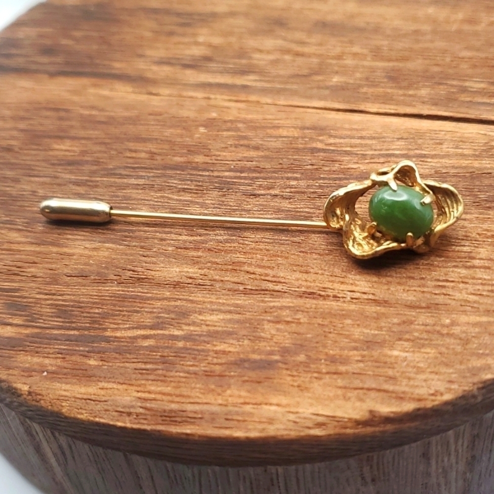 14k unsigned jade estate pin clawfoot detailing extravagant B228